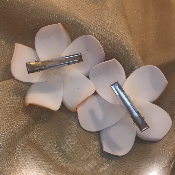 Tropical Flower Hair Clips 🌺 - Picture 3 of 7